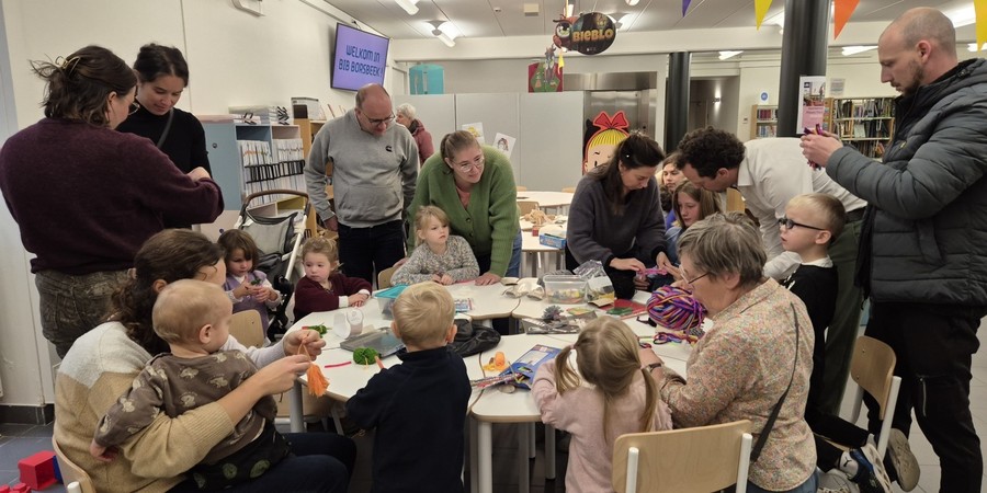 Knutselworkshop voor kinderen in de bibliotheek van Borsbeek Knutselworkshop voor kinderen in de bibliotheek van Borsbeek